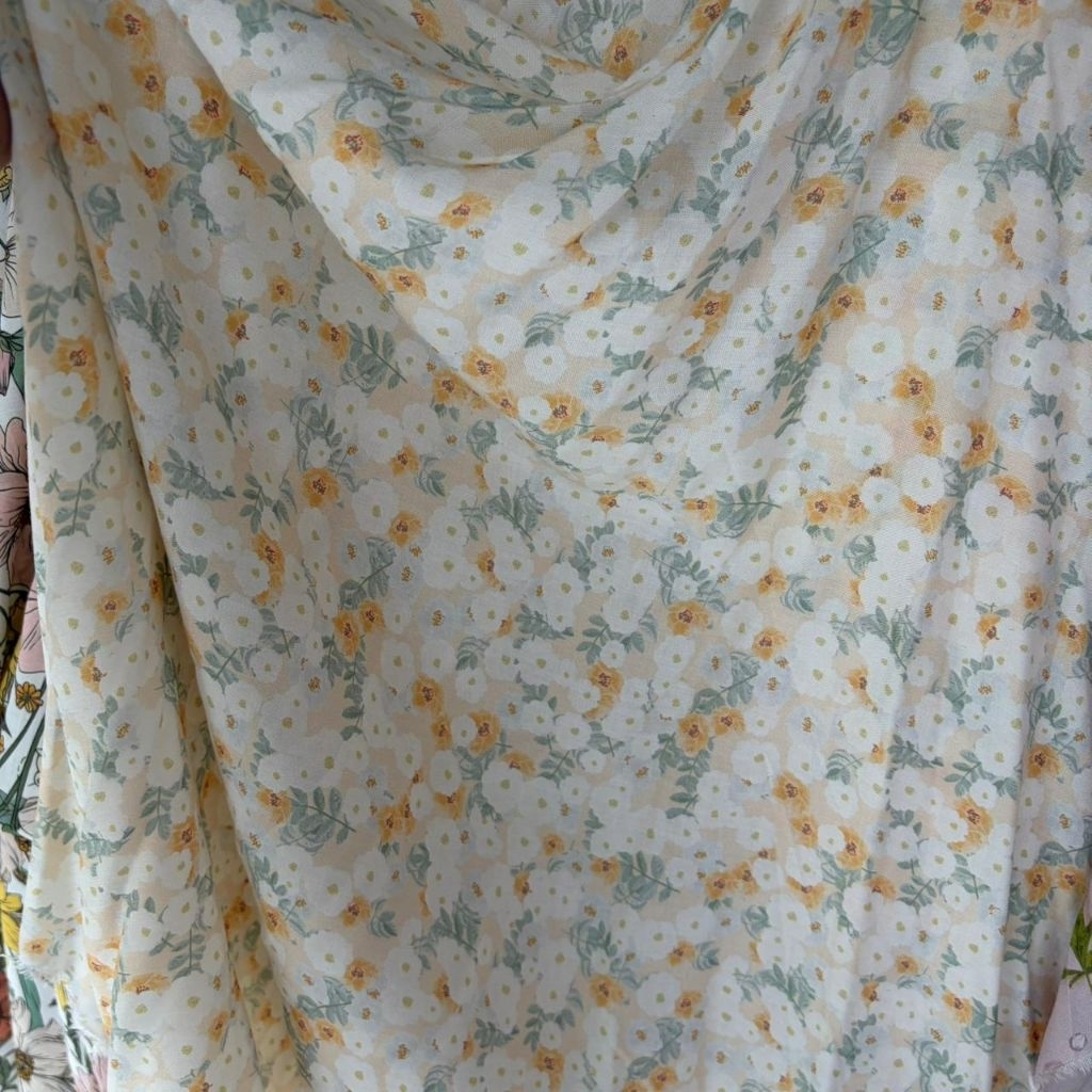 kain katun rayon viskose motif bunga kecil premium (0,5m)