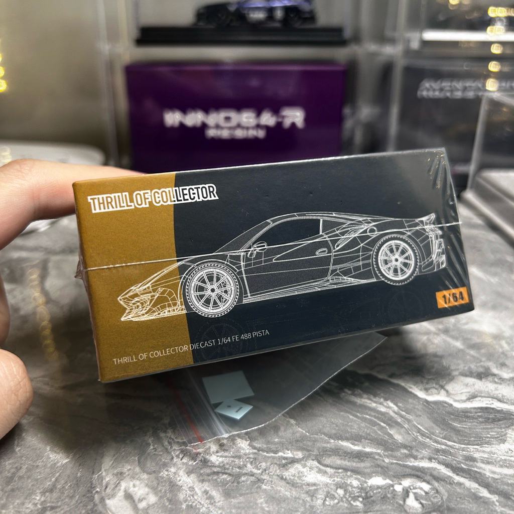 TOC Ferrari 488 Pista Rosso Corsa blue grey stripe 1:64 Diecast Ferrari 488 pista red skala 1:64 TOC