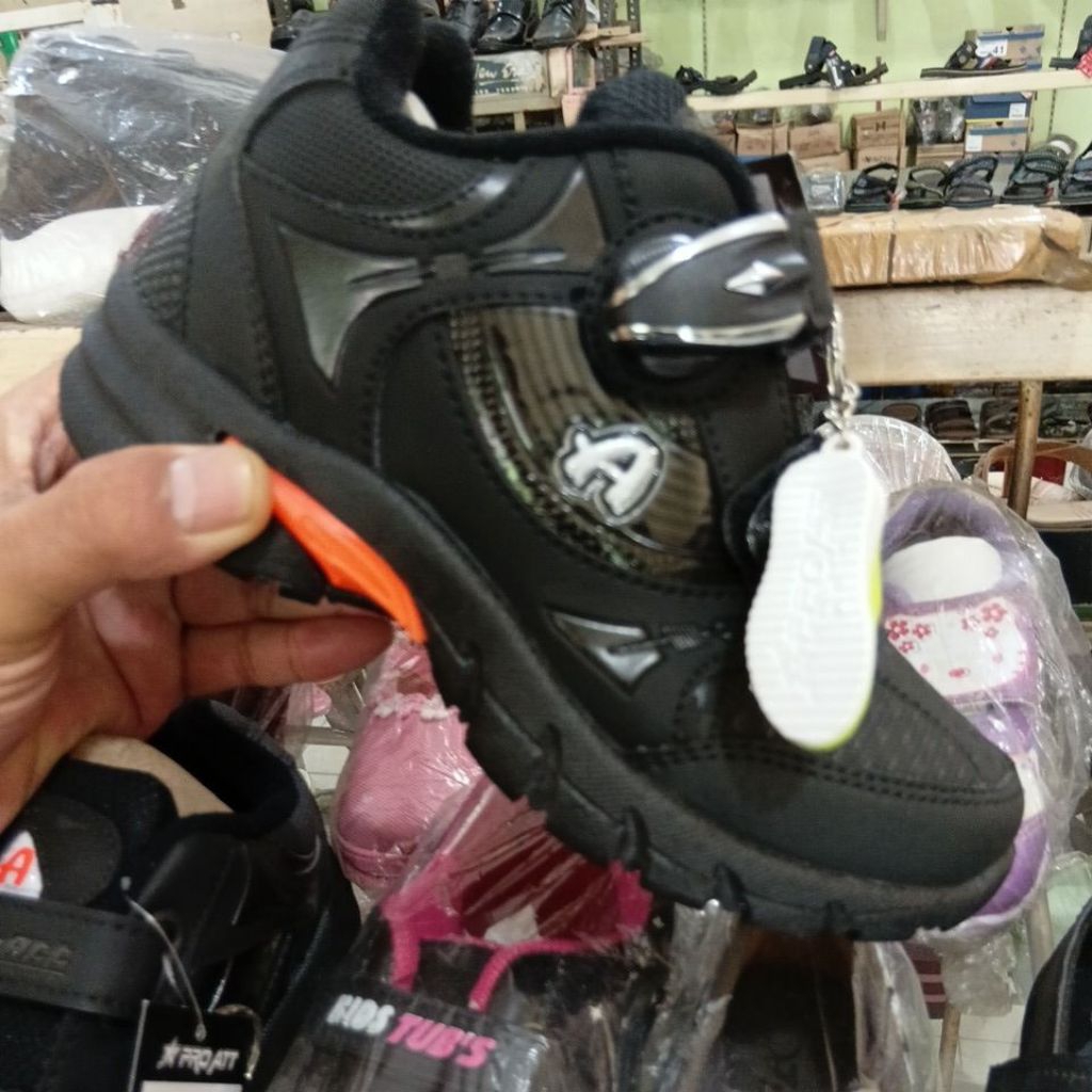 Sepatu Sekolah Anak TK SD Sepatu ProAtt Model Magnet
