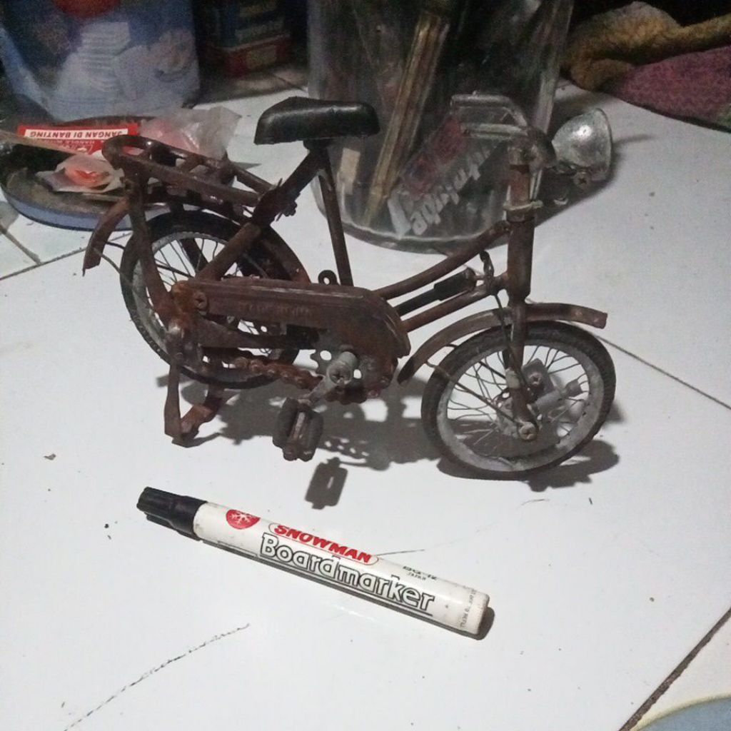 Sepeda ontel miniatur .