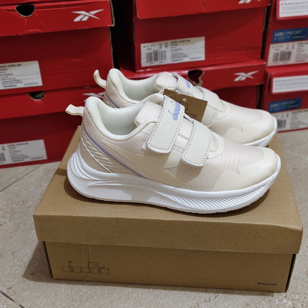 sepatu anak perempuan diadora/lotto