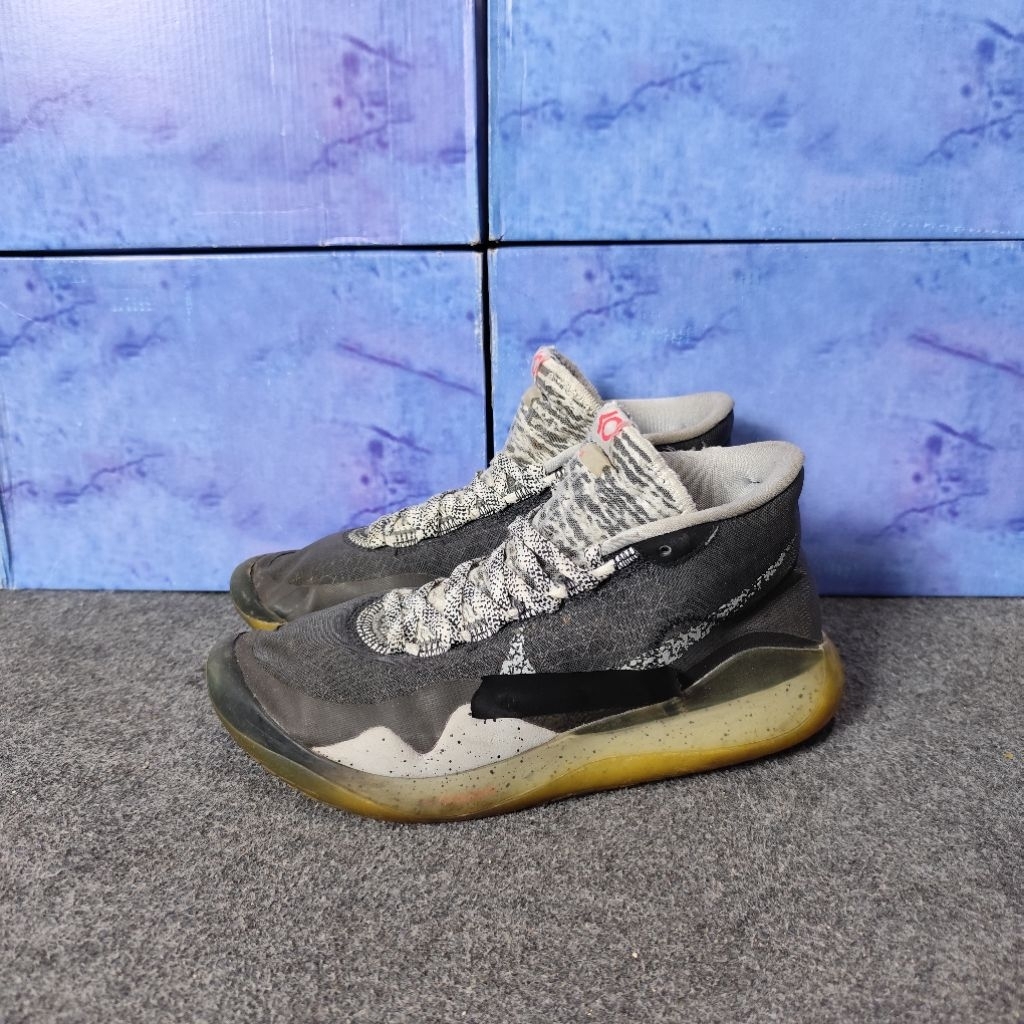 Sepatu Basket kd size 42