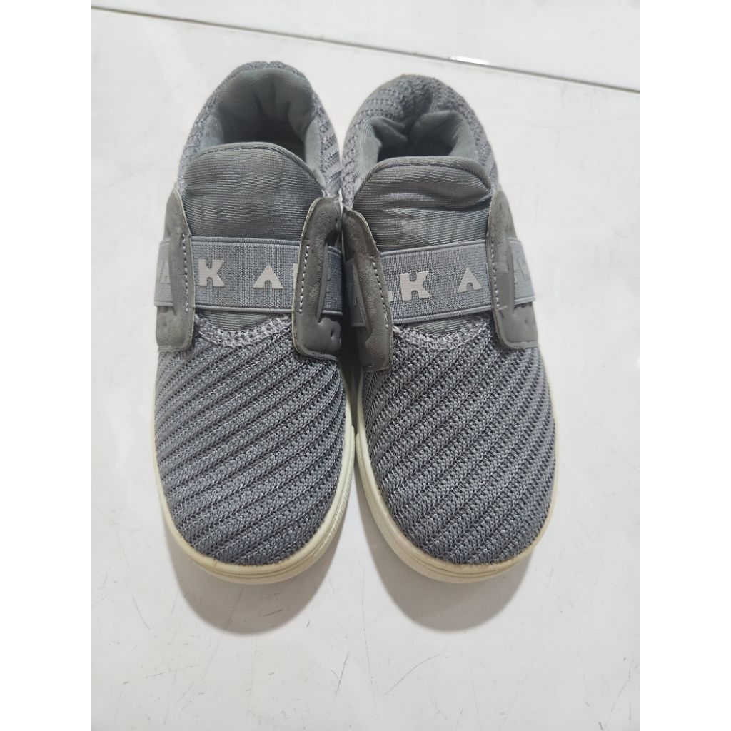 PRELOVED SEPATU ANAK AIRWALK SIZE 30