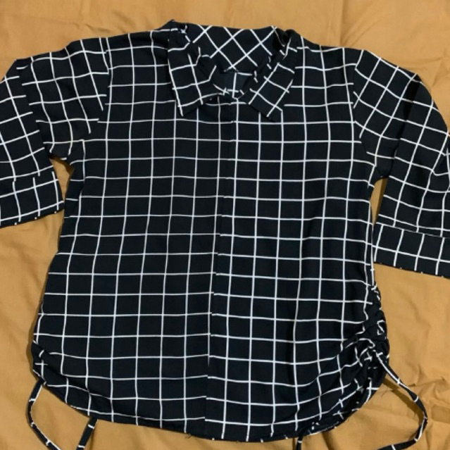 Blouse Kotak Hitam Putih