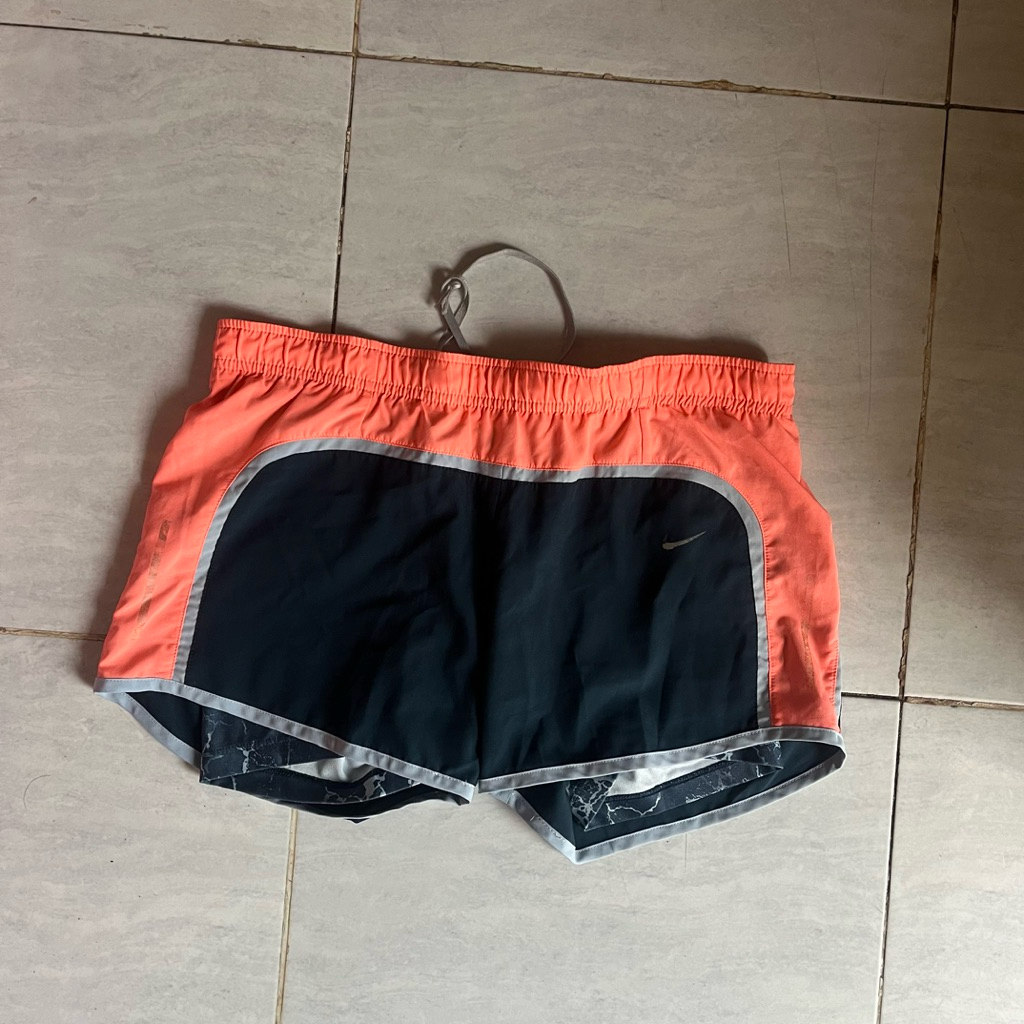 Celana Olahraga Nike Wanita