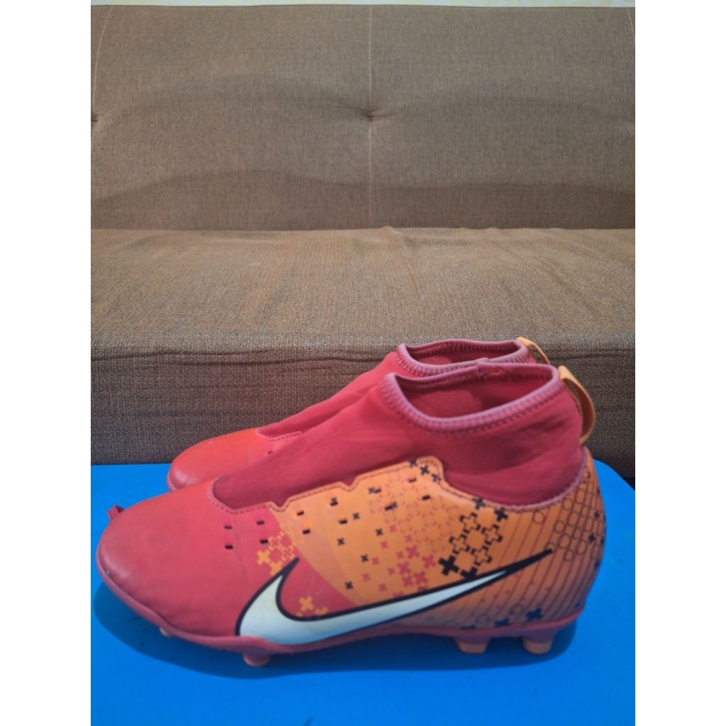 Sepatu bola anak Nike second kondisi super