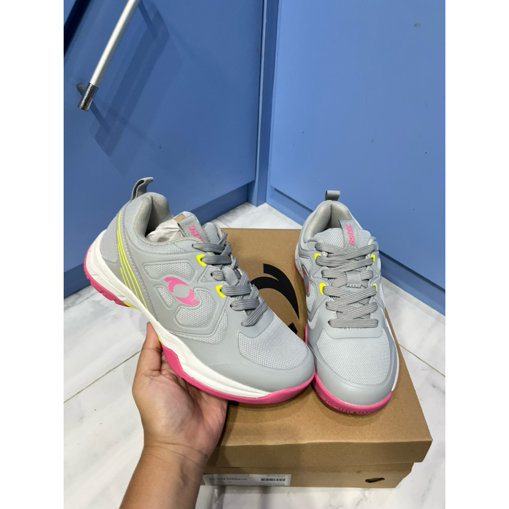 Sepatu Badminton Astec Women abu2 mix pink ukuran 36 insole 22,5cm sale 70% (ASC KOYA BADMINTON)