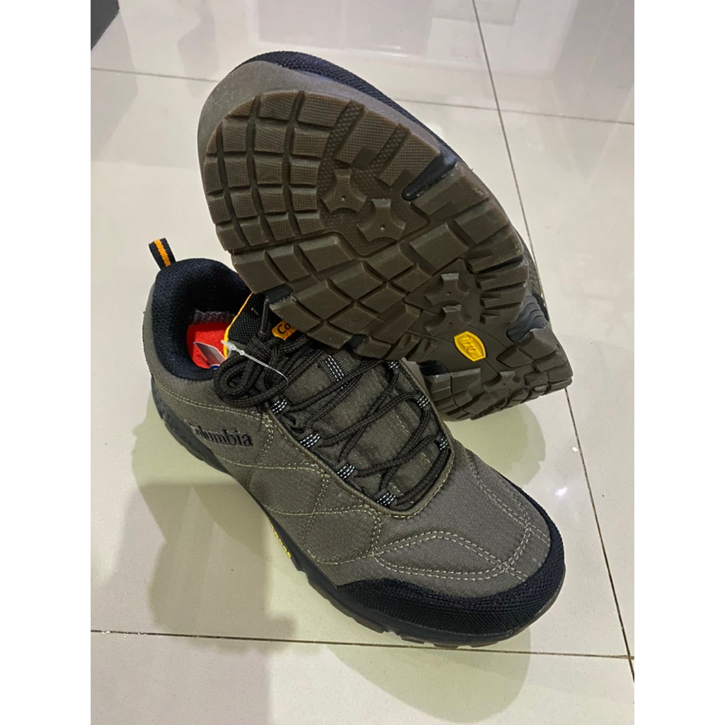 Sepatu Columbia