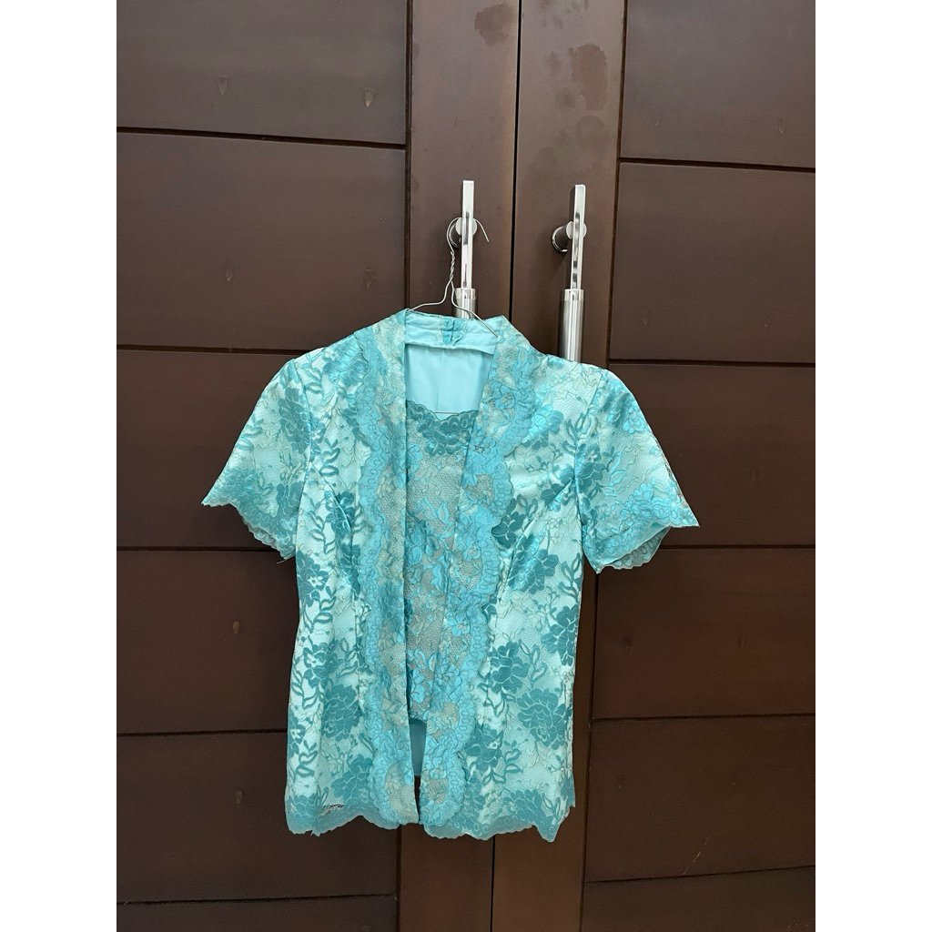 kebaya brokat biru muda cantik