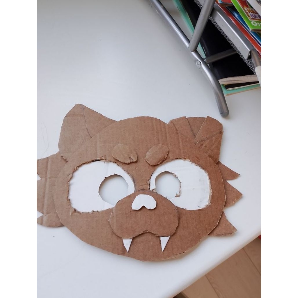 topeng kalakter kerajinan dari kardus