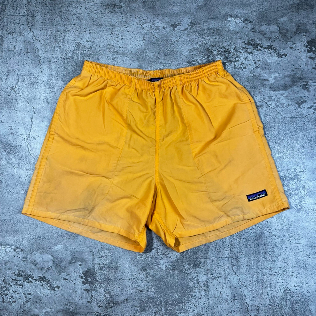 celana pendek patagonia minus turun warna Size M