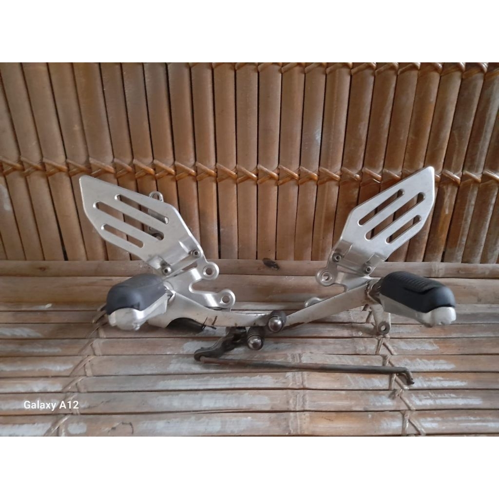 footstep postep depan R15 v2 ori copotan bekas