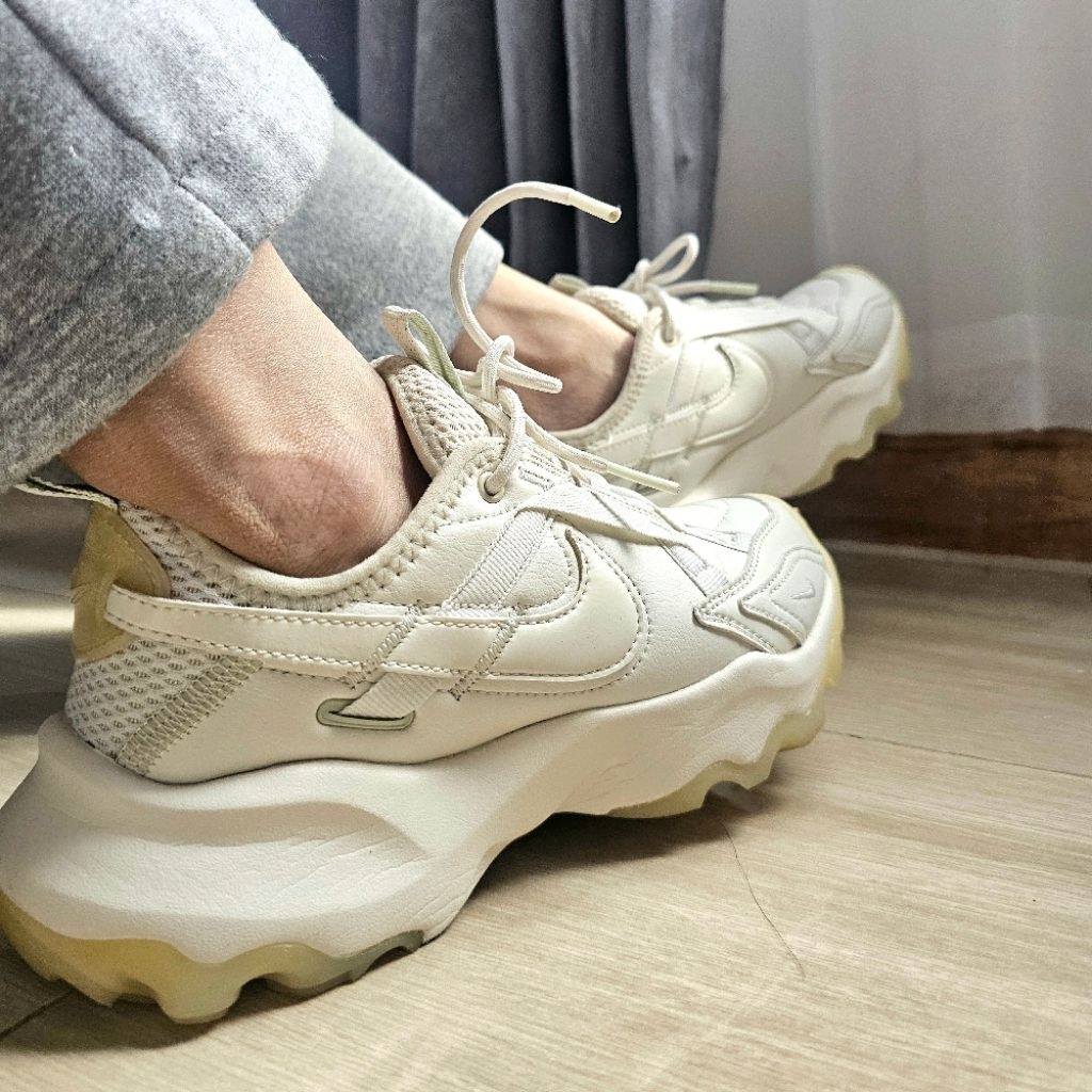 (PRELOVED NO BOX) NIKE TC 7900 size 37.5