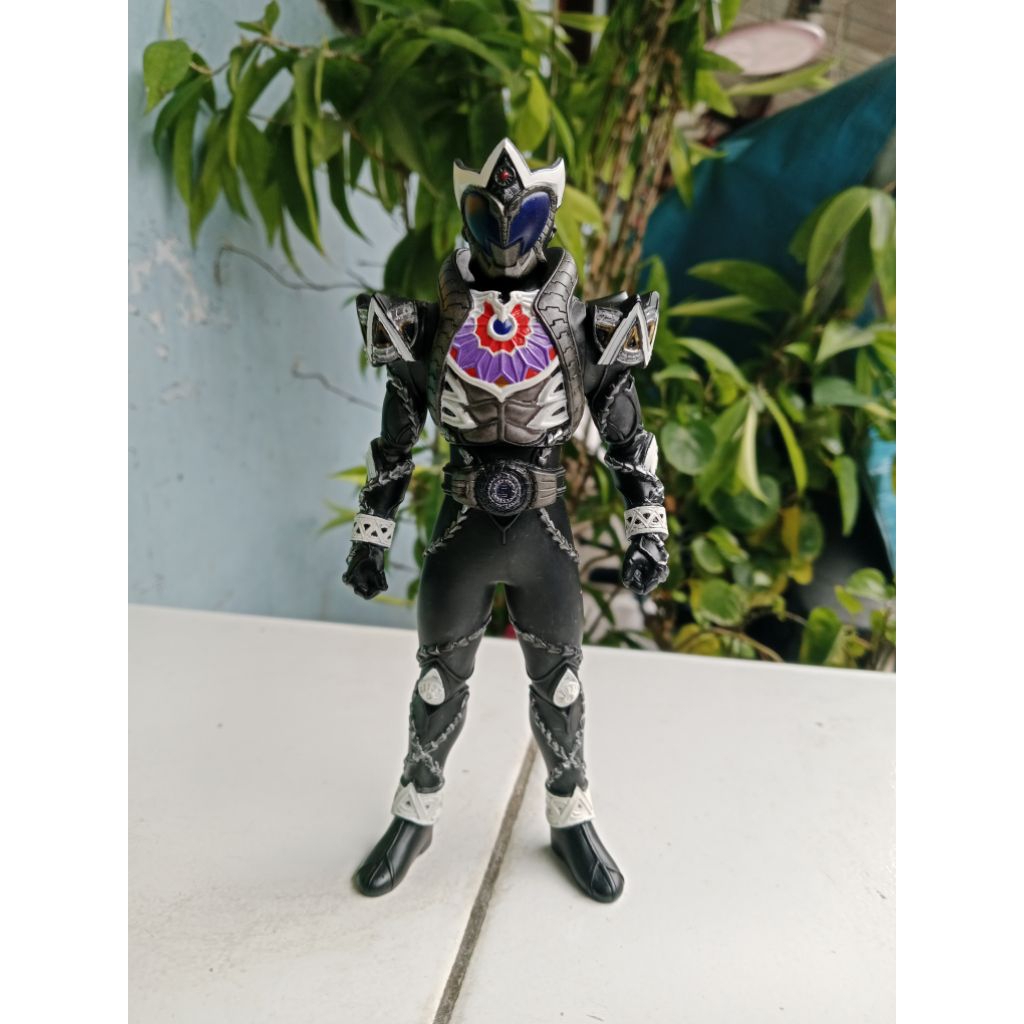 rhs kamen rider kiva ( saga ) tinggi -+17cm ori bandai