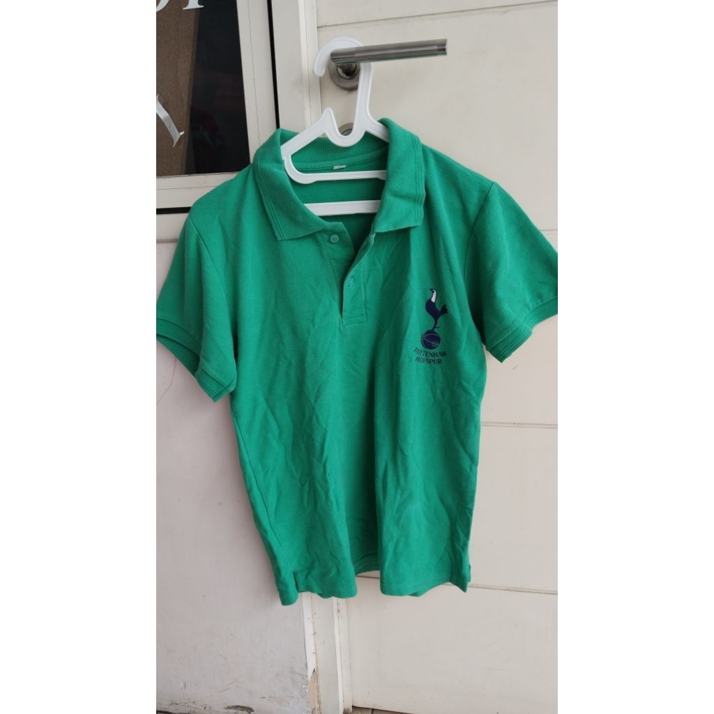 Kaos Polo Pria Kerah Polos Kancing Hijau