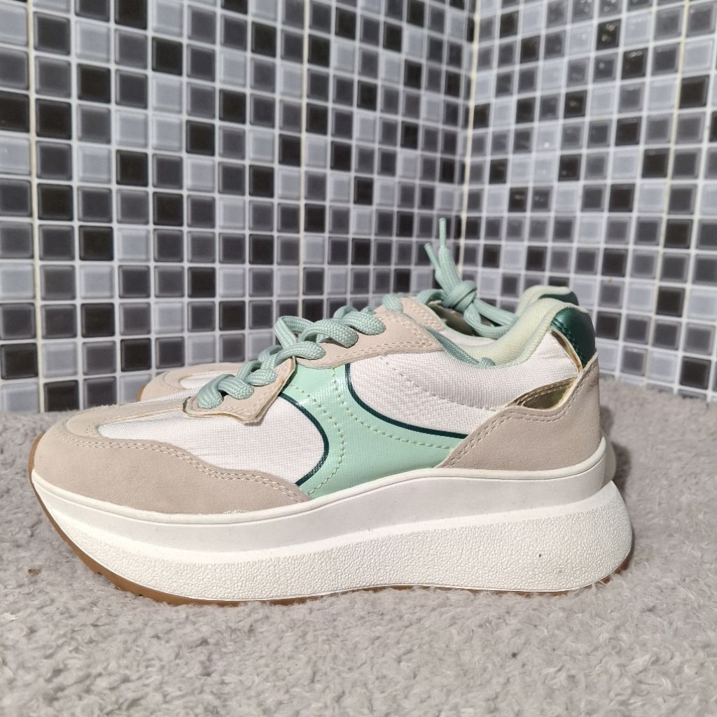 STRADIVARIUS SEPATU SNEAKERS CHUNKY OFF WHITE BARU ASLI ORIGINAL