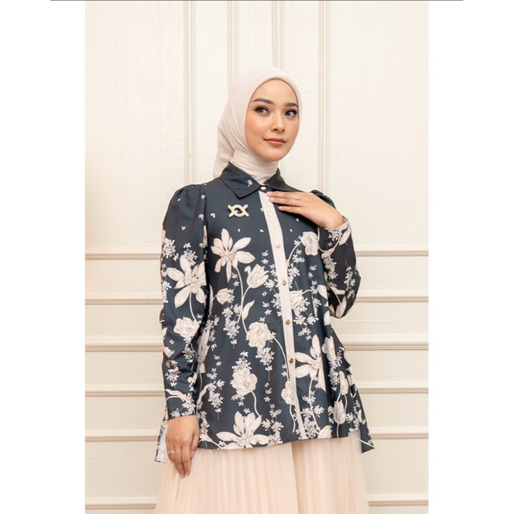 Magnolia Shirt Wearing Klamby