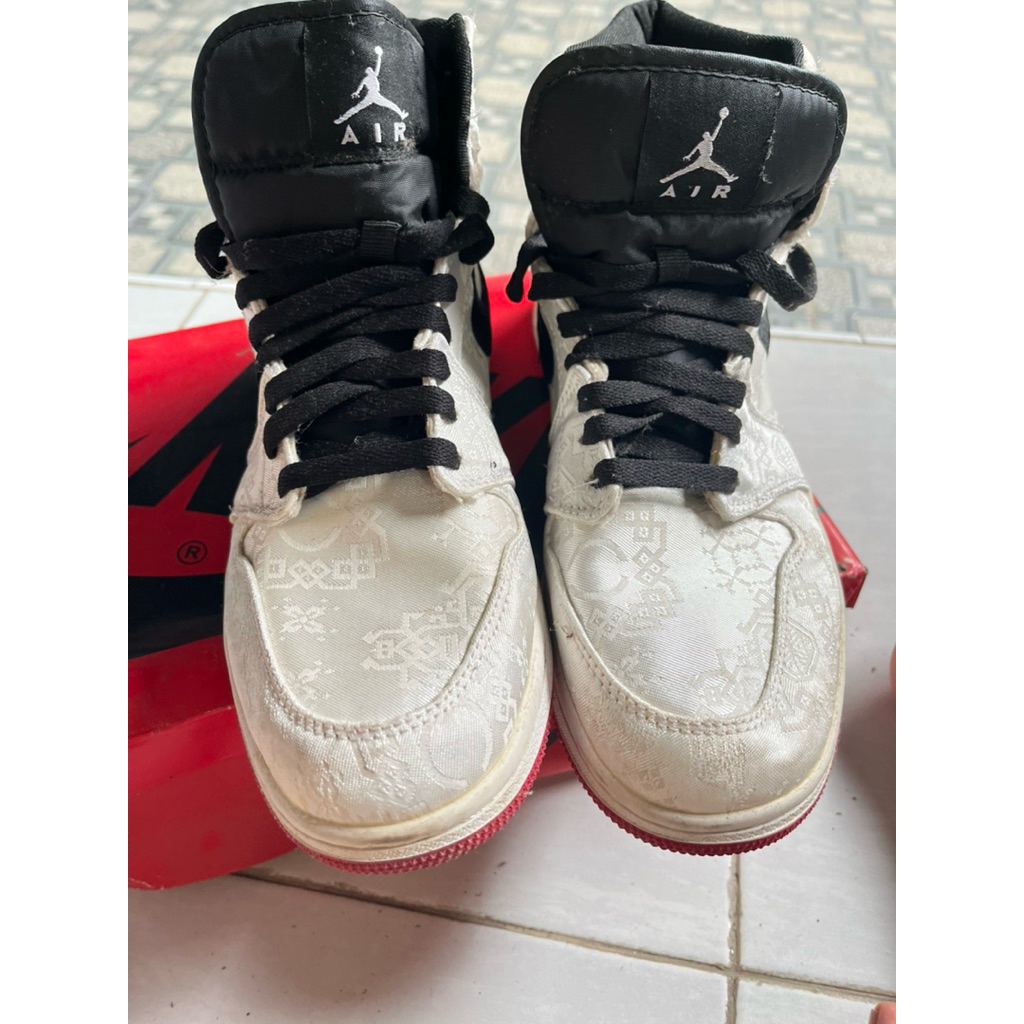 Sepatu Nike Air Jordan 1 Mid CU2804 100 Black/white/Gray