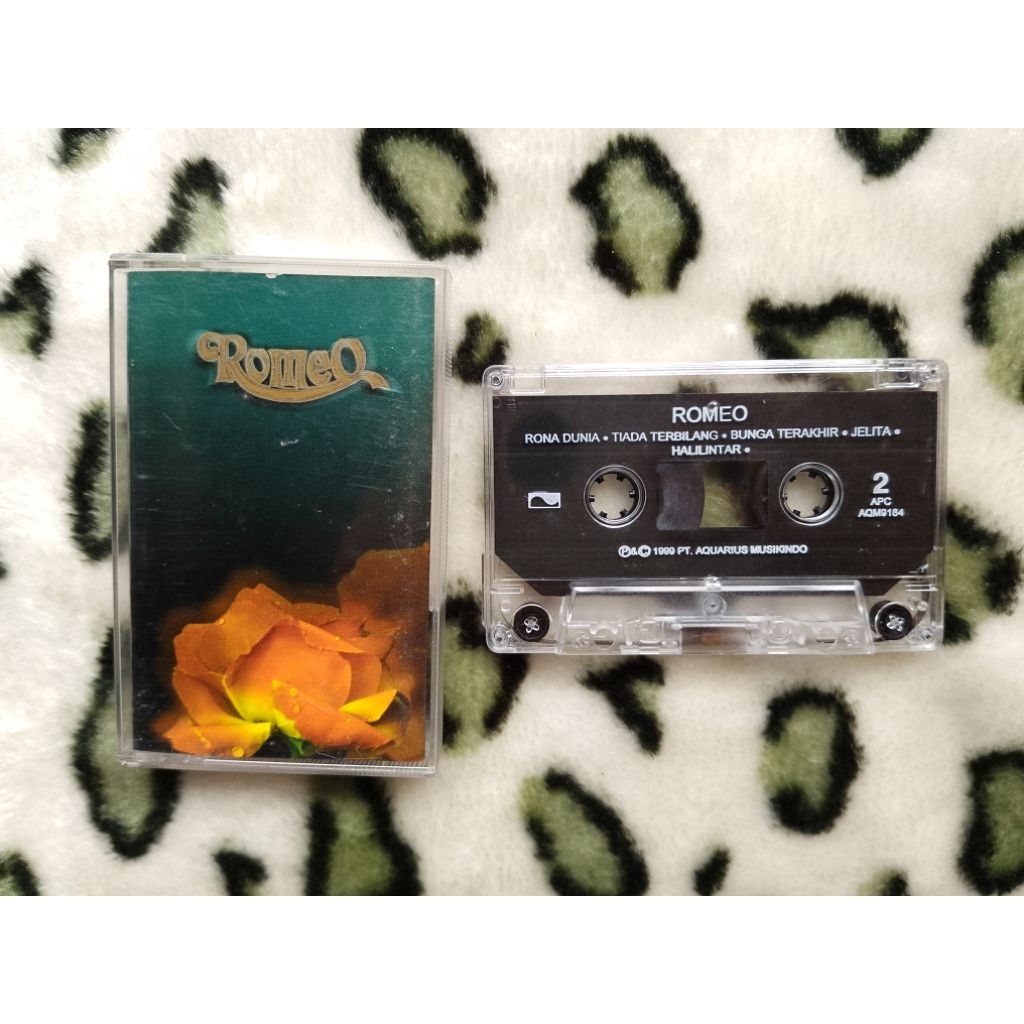 Kaset Pita Romeo