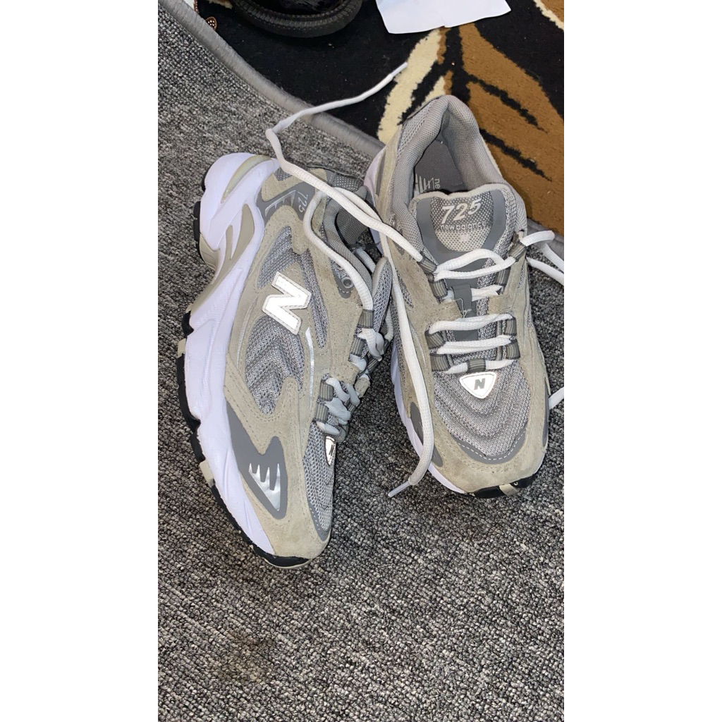 Sepatu Nb 725