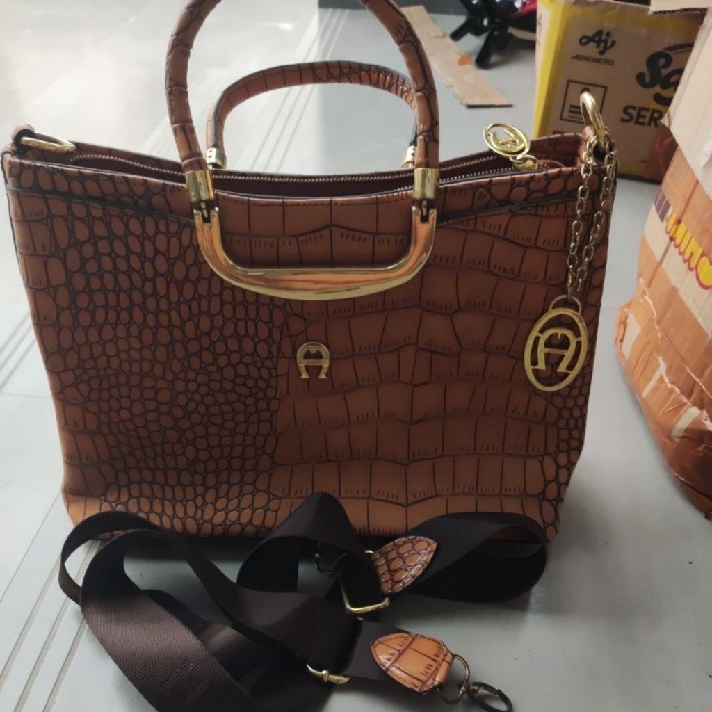 tas wanita Aigner bekas