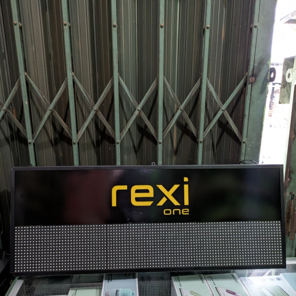 REXI DL1400 RUNNING TEXT Led Display OUTDOOR/INDOOR Pajangan Konter Ukuran 1000*400*55mm