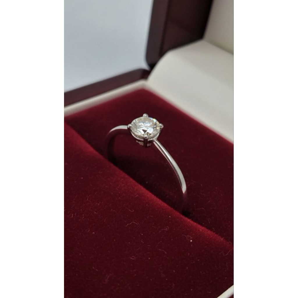 Cincin Berlian dan Emas