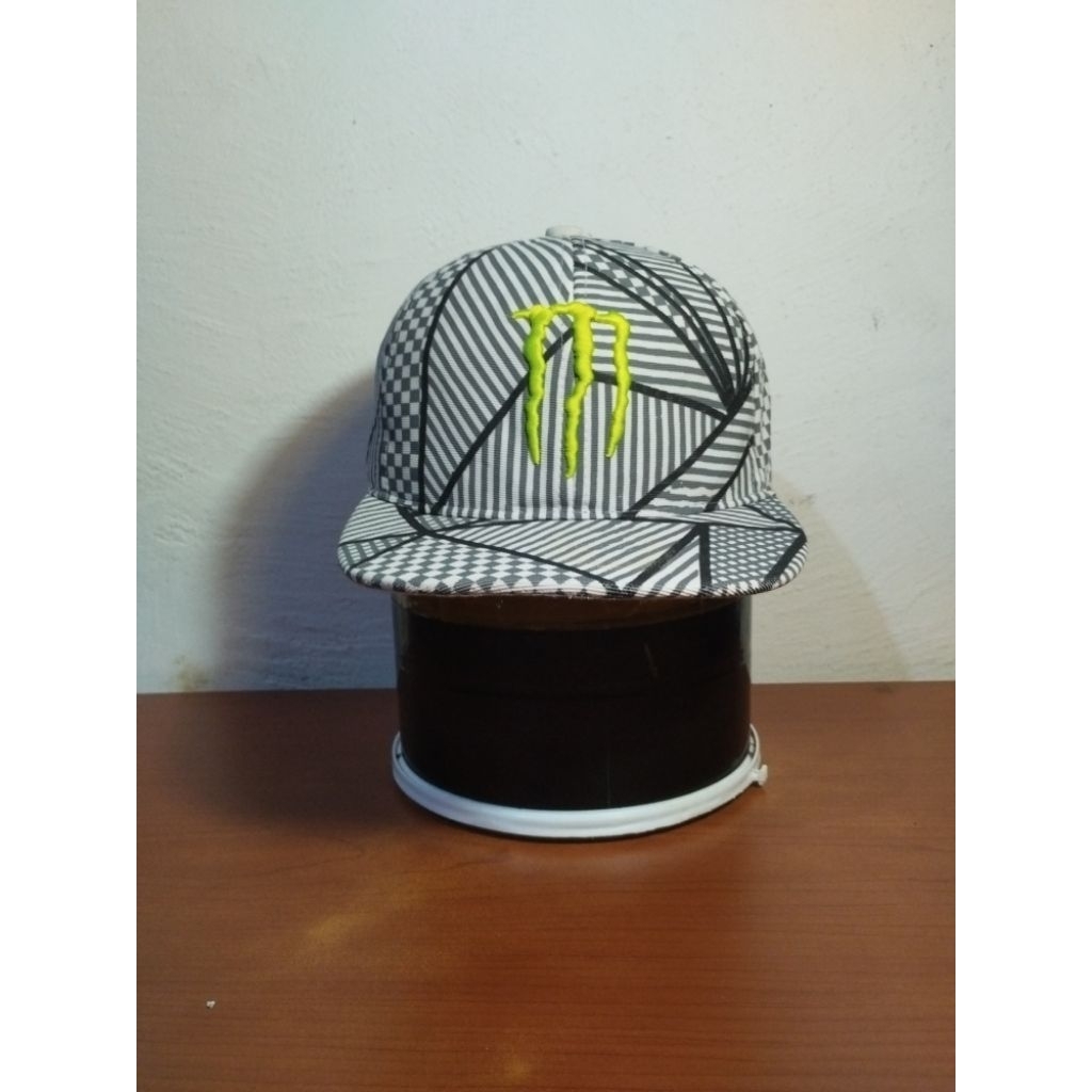 Topi Monster Energy Fitted