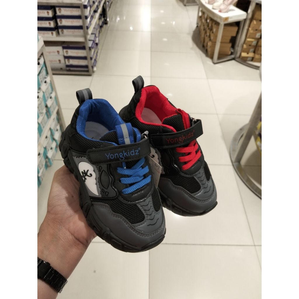 sepatu sneakers anak Yongkidz LED super keren matahari store