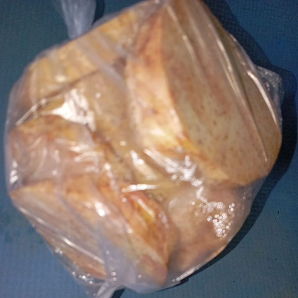 Umbi Talas Bentul Bentoel kupas kulitnya