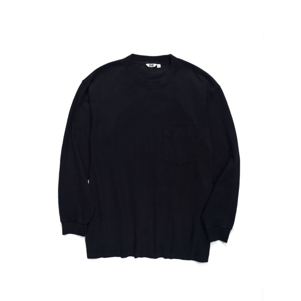 Longsleeve uniqlo u hitam pocket
