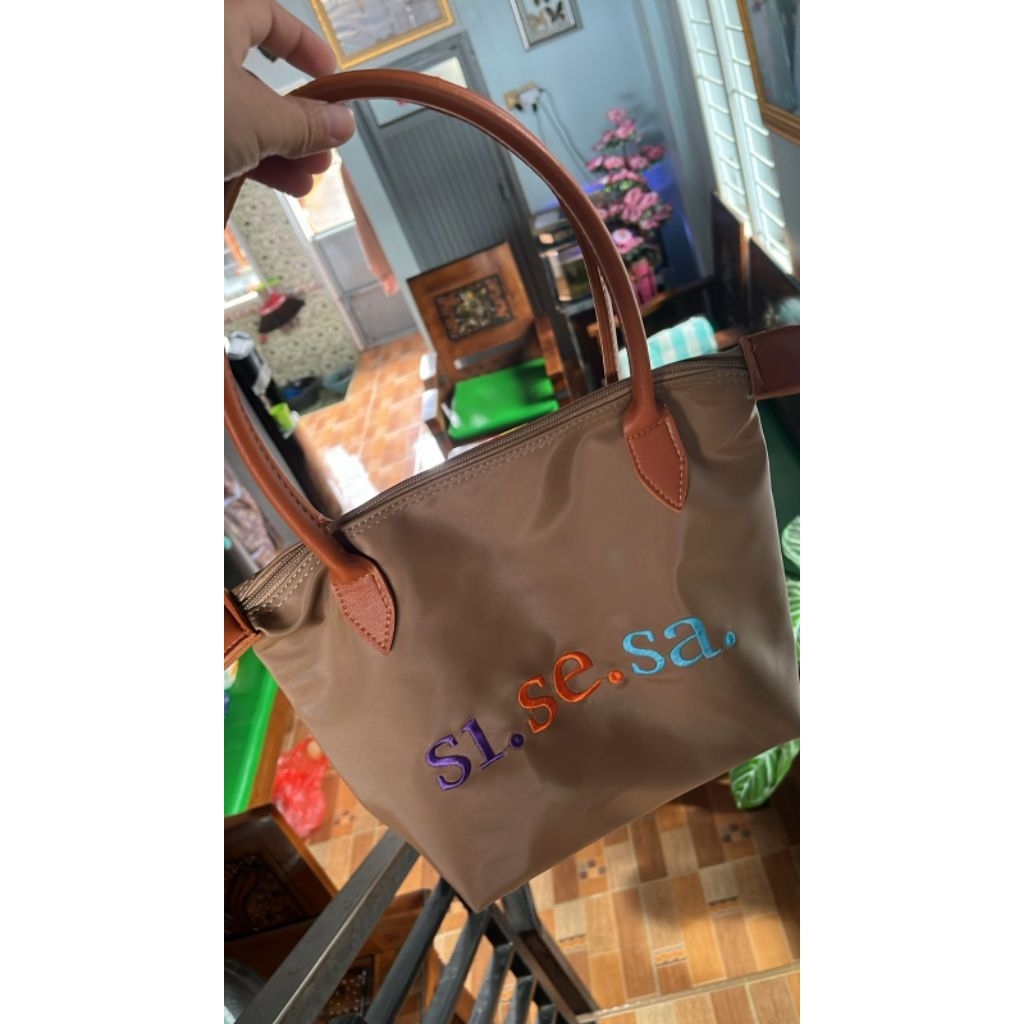 sisesa wkwkwwk coklat sedang