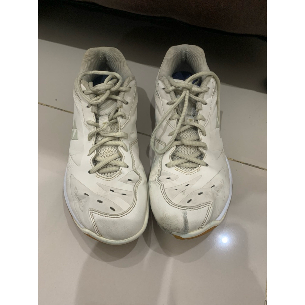 Sepatu Yonex badminton Shb 65 Z c90 wide ukuran 40 bekas second prelovea