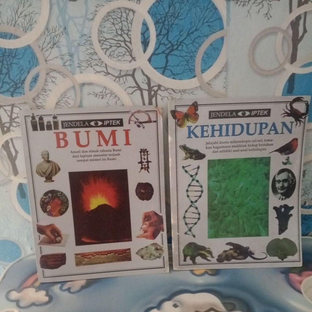 JENDELA IPTEK BUMI, KEHIDUPAN