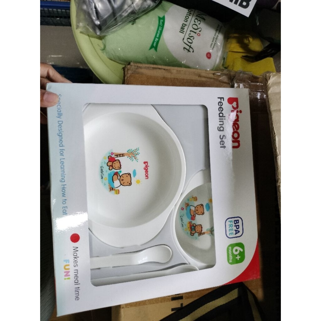 pigeon tempat makan bayi