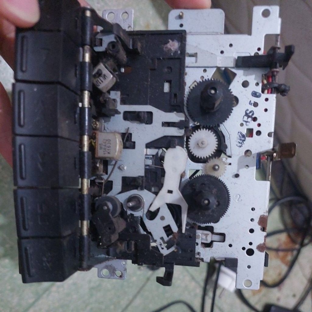 Mekanik Tape  Player Polytron Funtastix FX 852