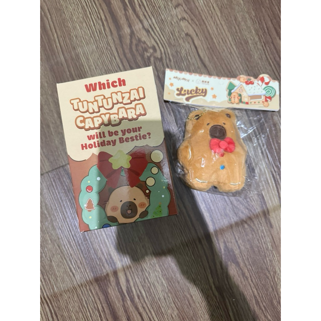 Blind box gantungan kunci CAPYBARA dari Gandaria City