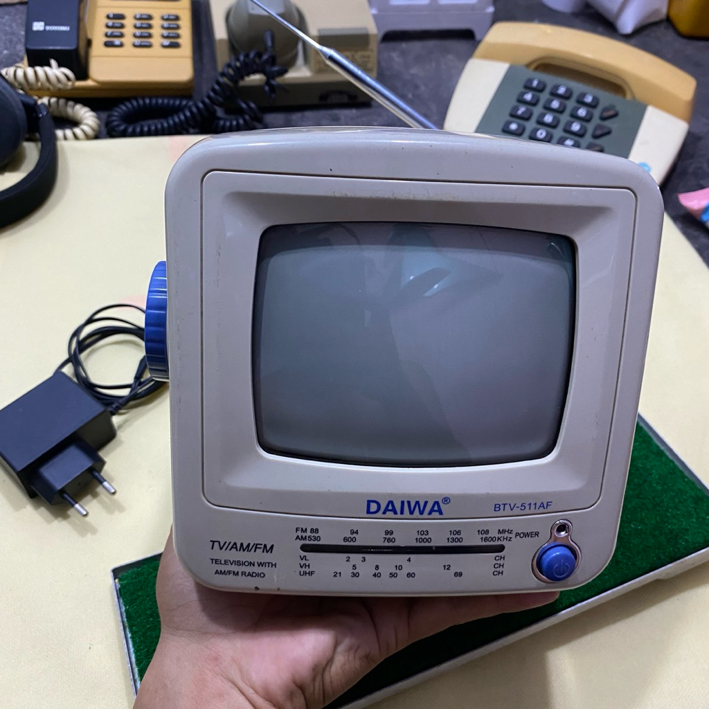 Tv Jadul Kecil Merk Daiwa Vintage  Clasic Hitam Putih Hidup Normal