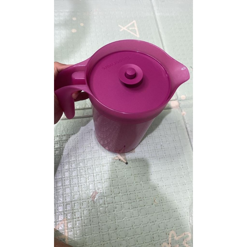 teko bulat pitcher ungu 2L tupperware BARU