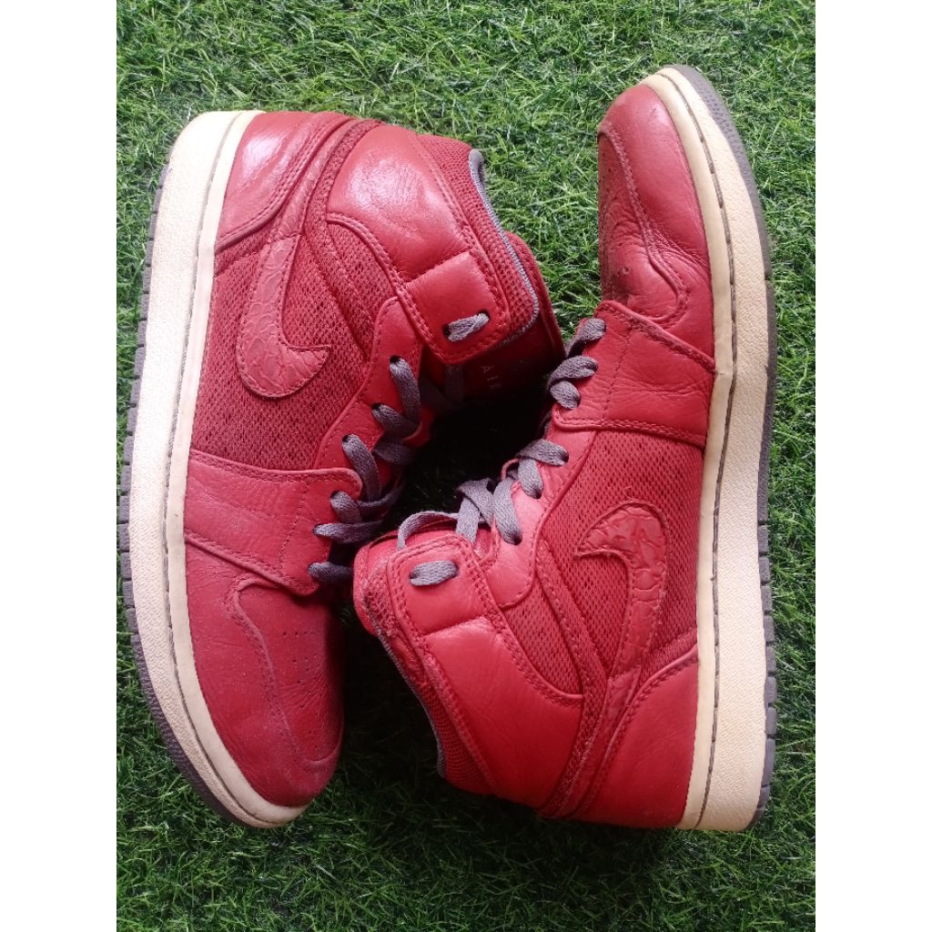 sepatu AJ 1 mid second