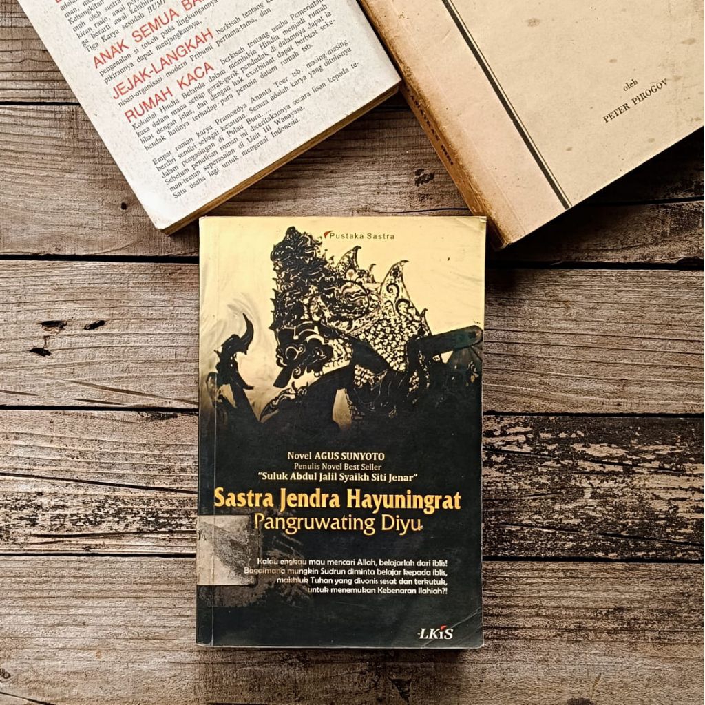 Buku langka Sastra Jendra - Agus Sunyoto