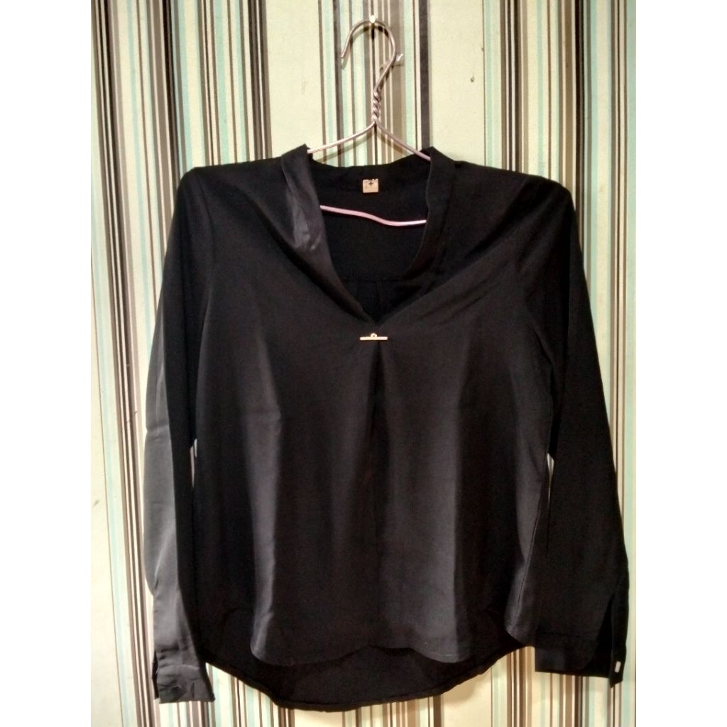 Blouse kutu baru hitam
