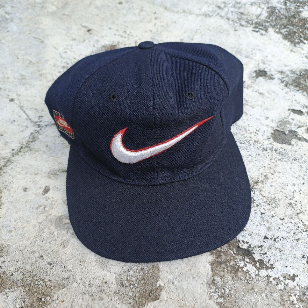 Topi Nike Vintage