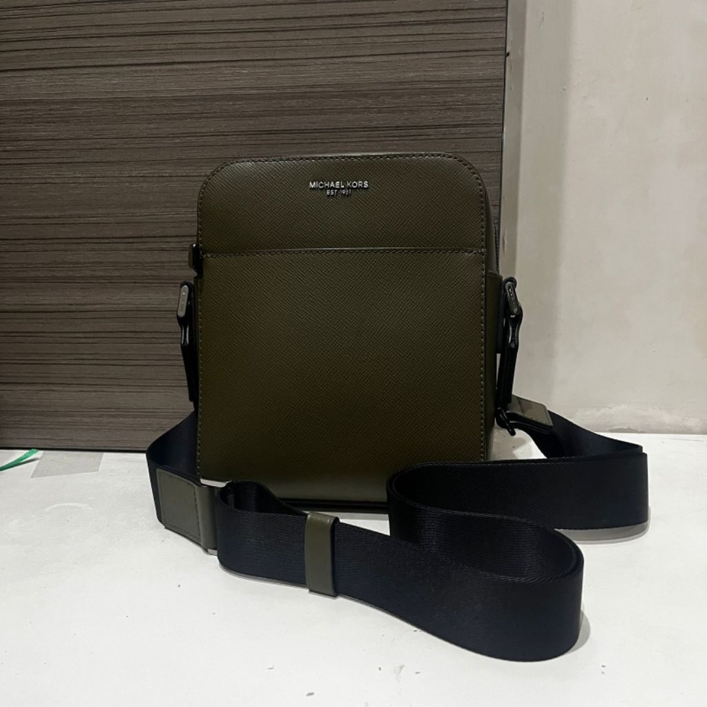 PRELOVED Michael Kors Sling Bag Pria Original – Leather Crossbody Olive – Like New