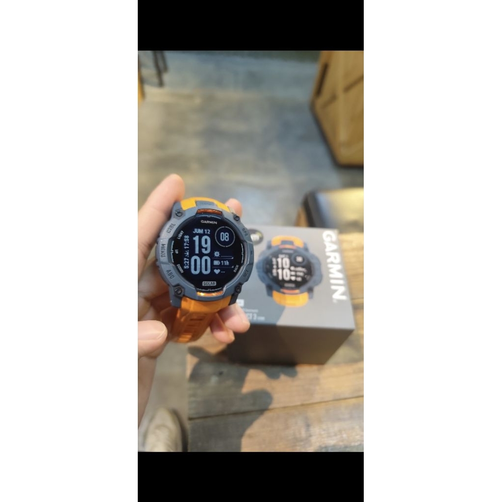 jam garmin instinct 3 solar second