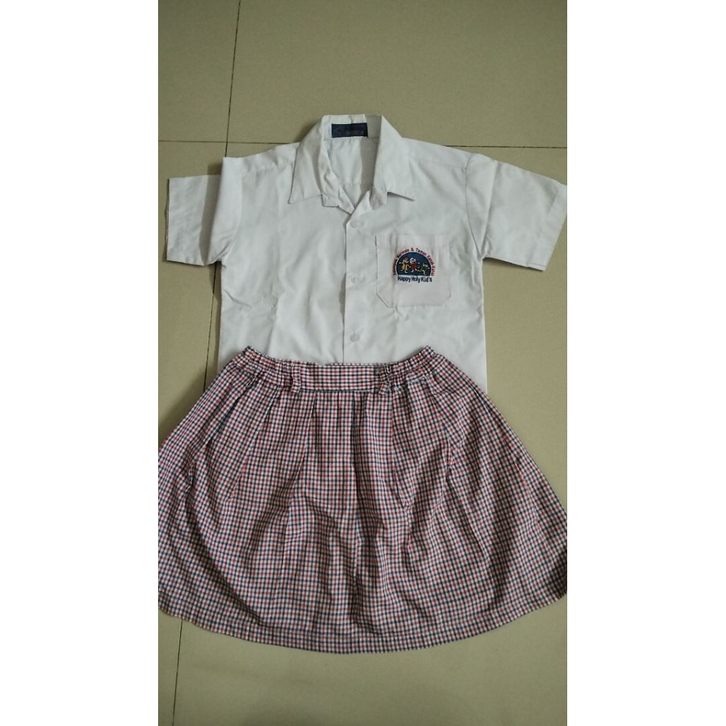 Preloved seragam TK Happy Holy Kids size L