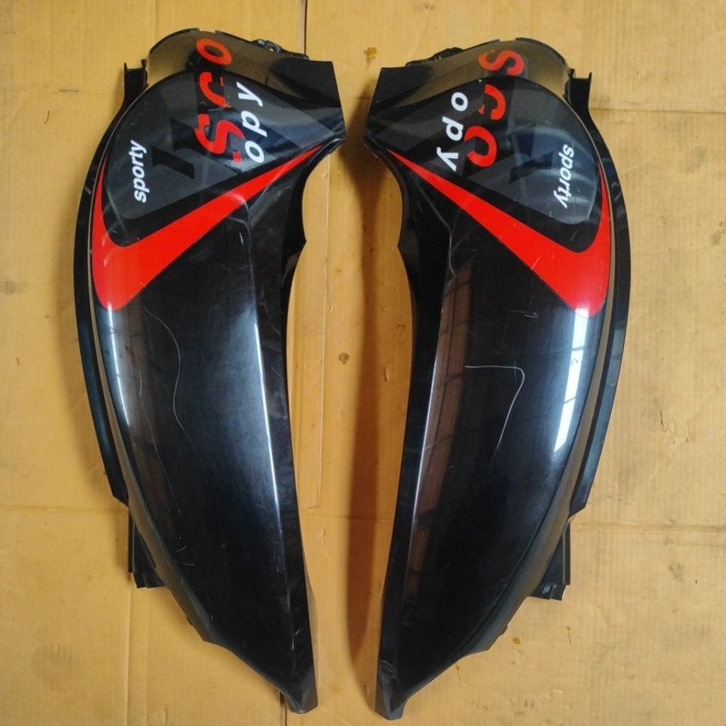 cover body belakang samping set kanan/kiri HONDA SCOOPY PRESTIGE 2021-2024 original K2F
