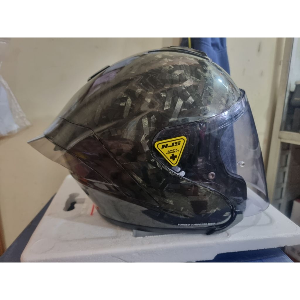 helm njs kairoz carbon forged