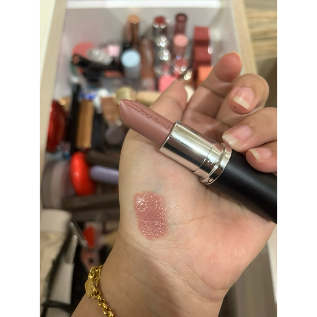 MAC Lipstick Preloved (modesty)