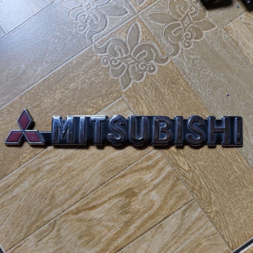 emblem bagasi mitsubishi eterna original
